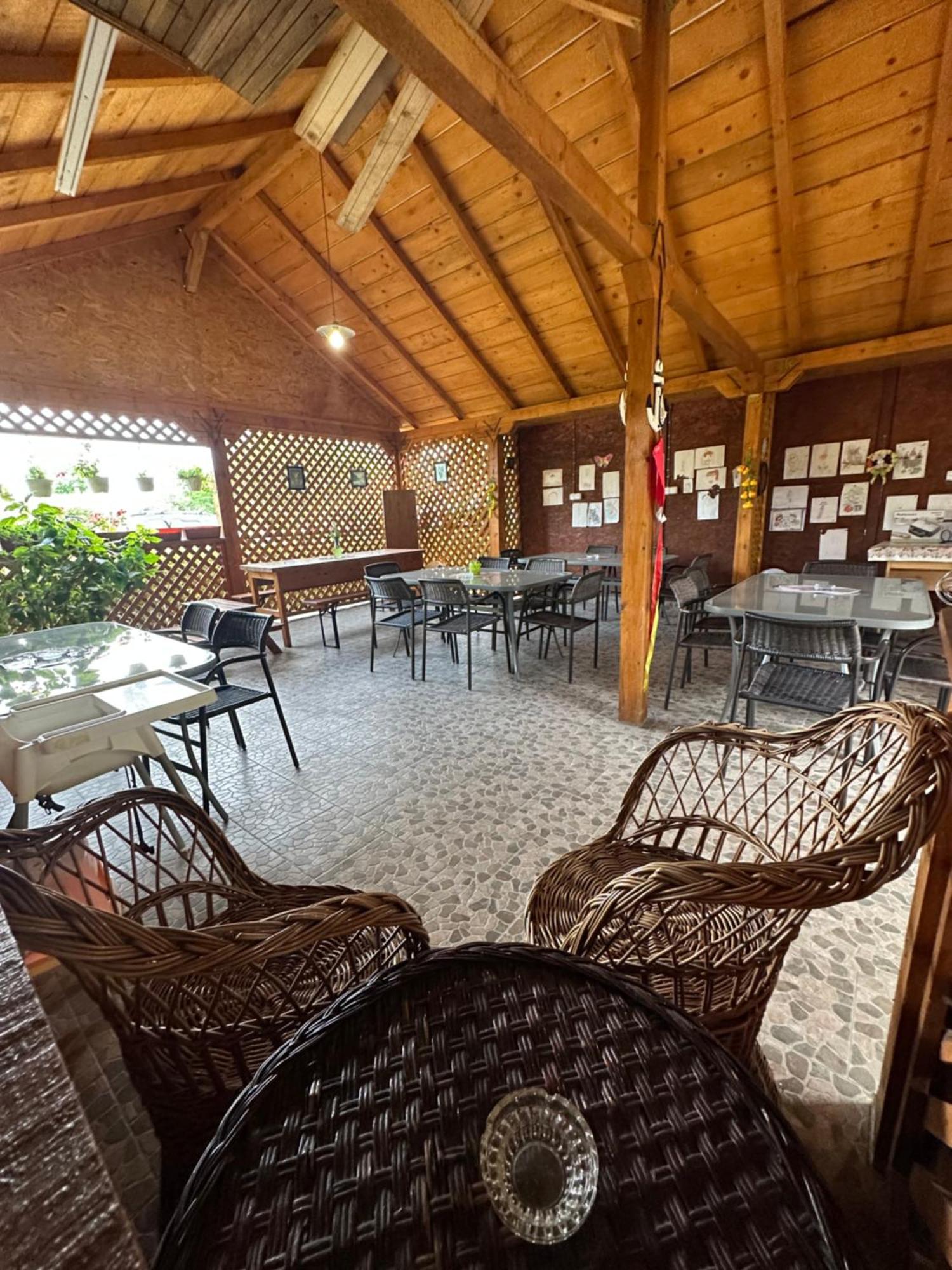 Casa Cu Flori Corbu Hotell Corbu  Exteriör bild